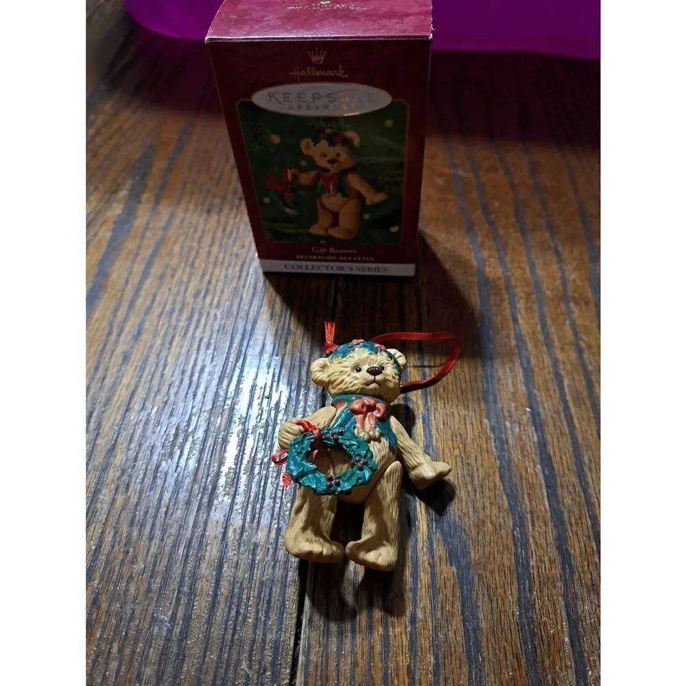 Vintage 2001 Hallmark Keepsake Gift Bearers #3 Christmas Holiday Tree Ornament